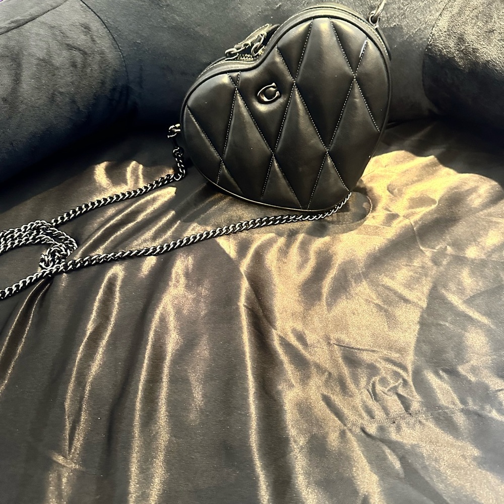 Black Quilted Heart-Shaped Chain Bag